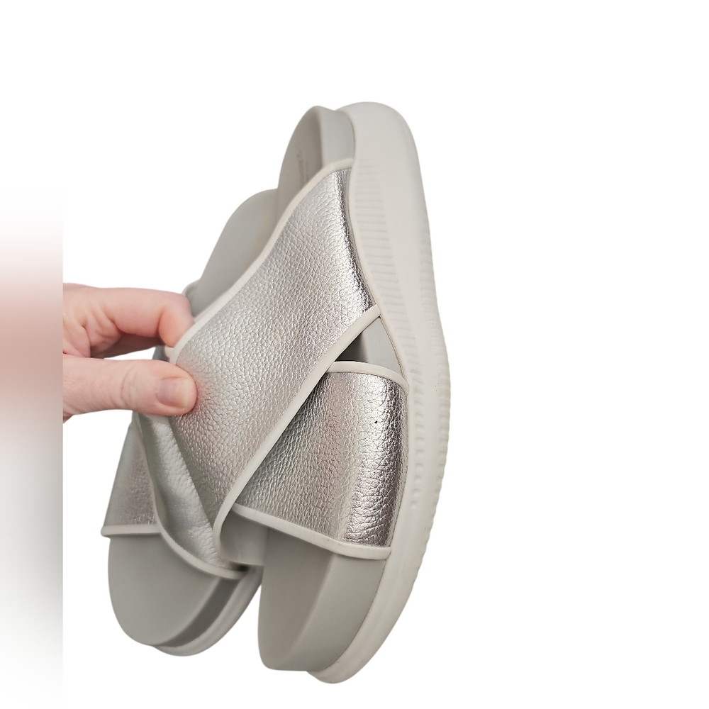 Cole Haan 2.zerøgrand Criss Cross Slide Sandals Sz 8 Silver Leather White - Picture 6 of 7